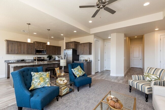 Building Photo - Painted Sands  3 Bedroom, 2 Bathroom Furni...