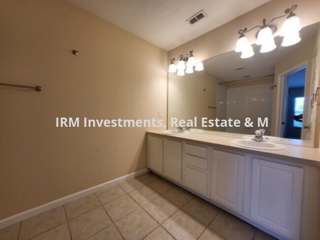 Foto del edificio - 3 bed 2.5 bath Townhome LOFT