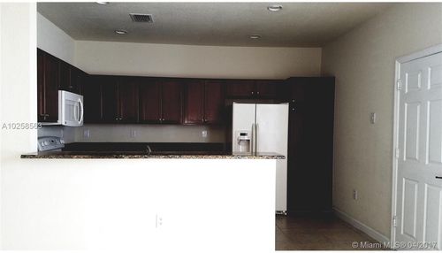 Building Photo - 9249 SW 169th Ave