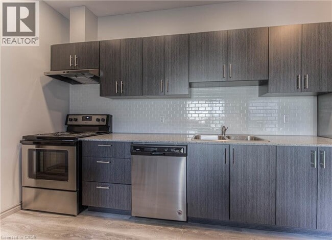 Building Photo - 275 Larch St