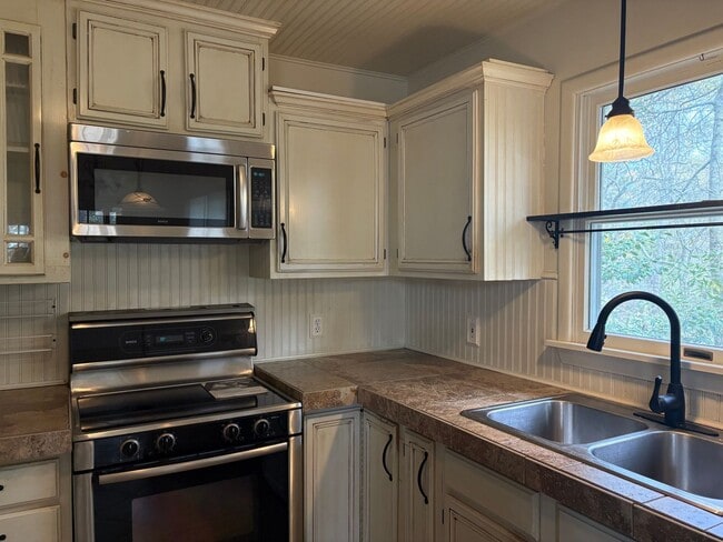 Building Photo - 3 Bedroom 2 Bath Home in Colington