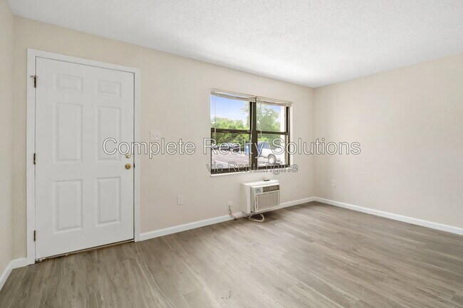 Foto del edificio - 790 Country Aire Ct