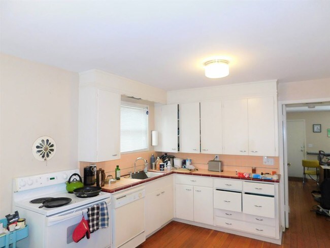 Building Photo - One-Bedroom in the Heart of Capitol Hill