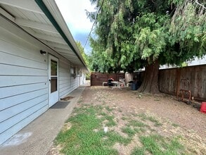 Building Photo - 4430 SW 165th Ave
