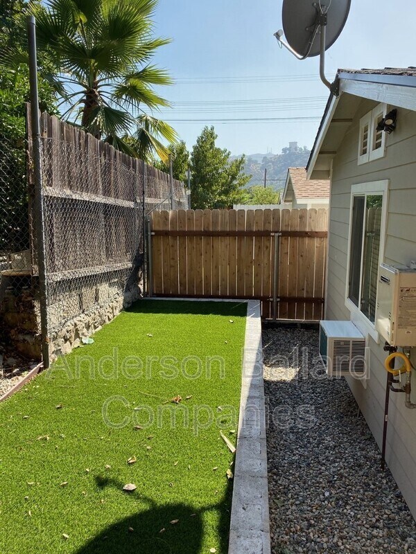 Building Photo - 10038 Tujunga Canyon Blvd