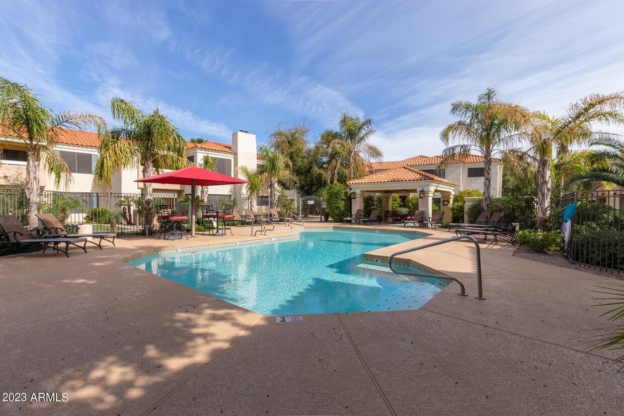 Primary Photo - 9990 N Scottsdale Rd