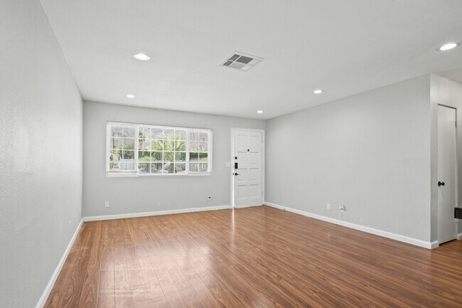 Building Photo - 51410 Avenida Villa