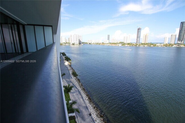 Building Photo - 5000 Island Estates Dr