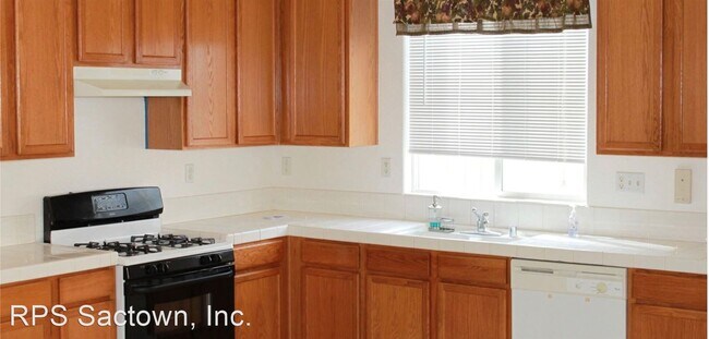 Building Photo - 4 br, 2.5 bath House - 2963 Ottumwa Drive