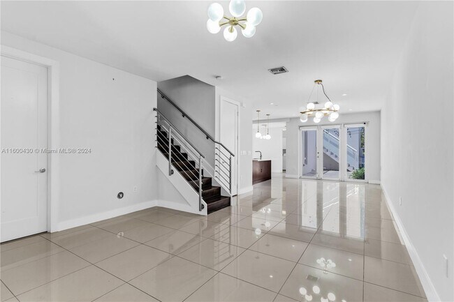 Building Photo - 6410 NW 105th Pl