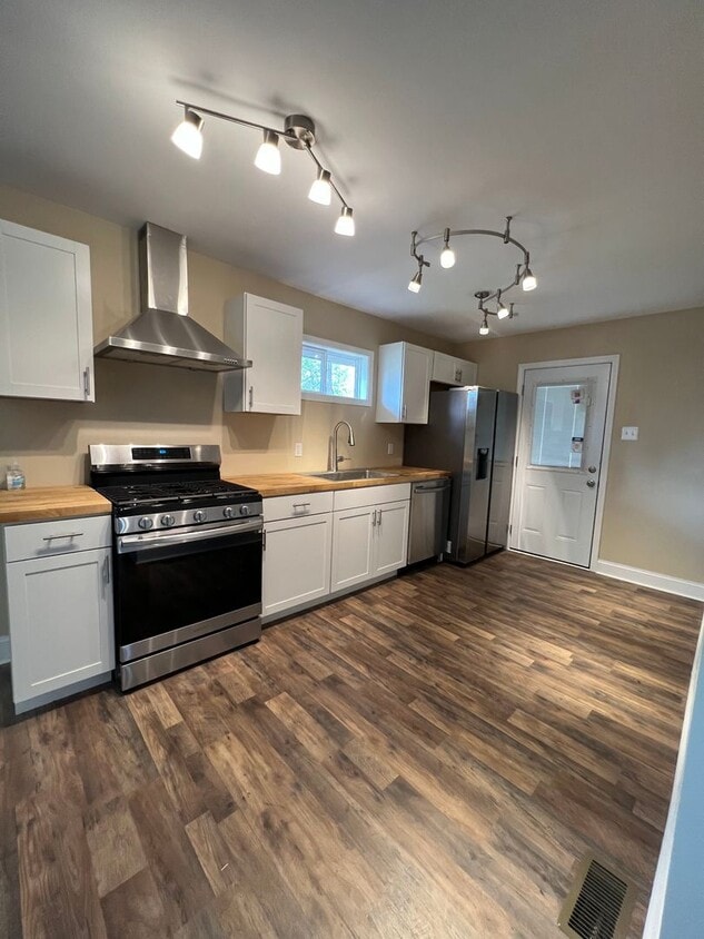 Primary Photo - 4 Bed/1 Bath Home in Penn Hills-Completely...