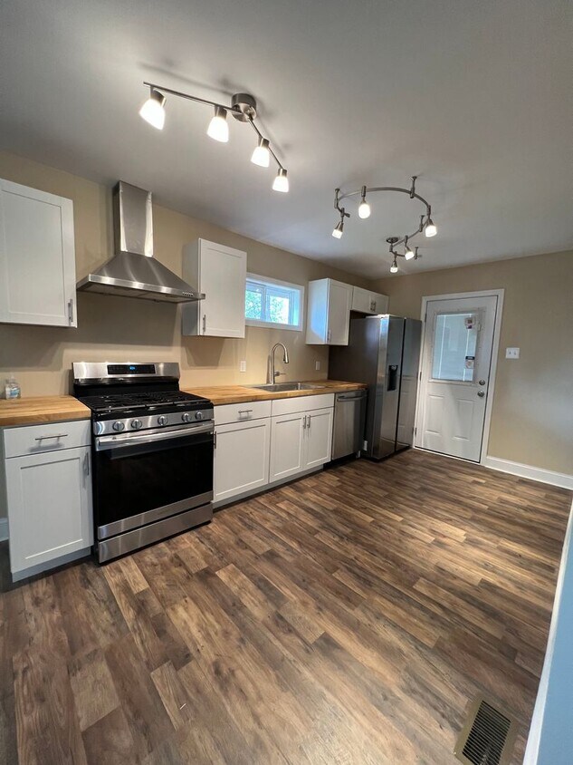 4 Bed/1 Bath Home in Penn Hills-Completely... - 4 Bed/1 Bath Home in Penn Hills-Completely...