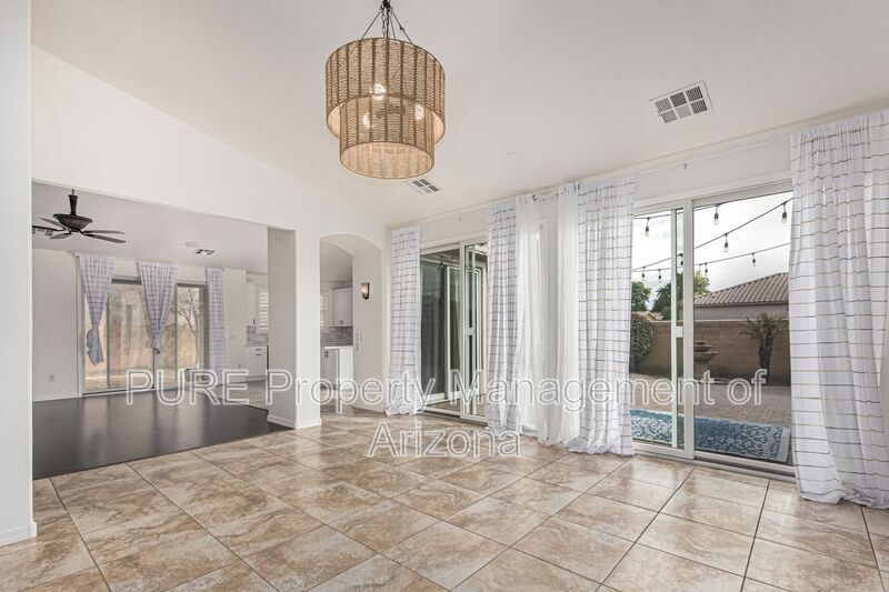 Foto principal - 2146 E Desert Broom Dr