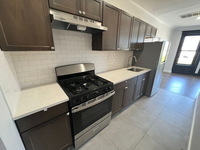 26 Elizabeth Ave Unit 14 - 30 Elizabeth Ave