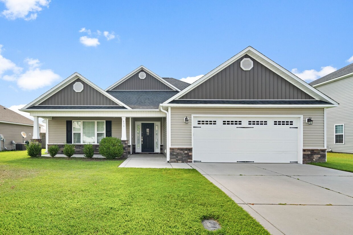 Primary Photo - 4 bedroom in Carolina Plantations