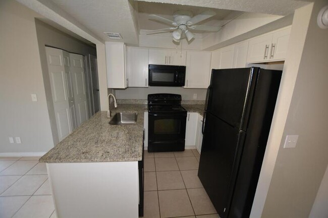 Building Photo - 3099 St Paul Dr