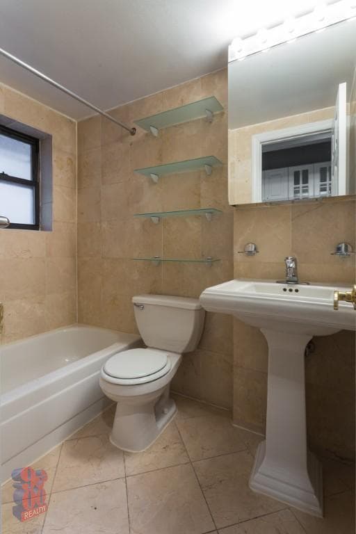 Building Photo - 252 Mott St
