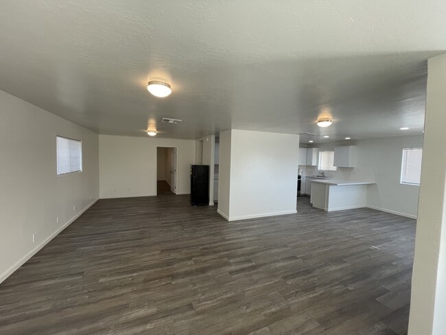 Building Photo - 620 Huskey Dr
