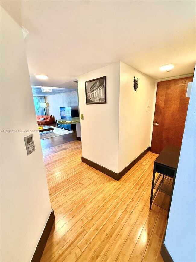 Foto del edificio - 1717 N Bayshore Dr