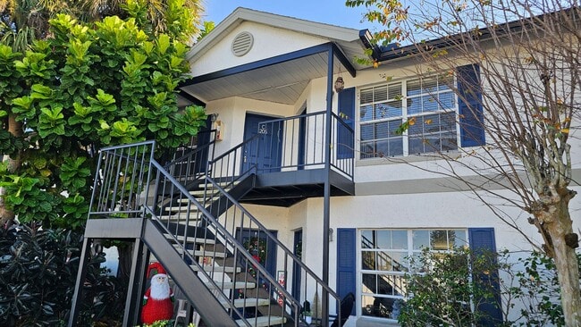 2 Bedroom/2 Bathroom 2nd Floor Unit at Lancelot - 2 Bedroom/2 Bathroom 2nd Floor Unit at Lancelot Apartment