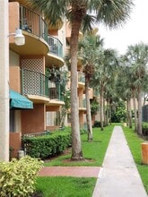 Building Photo - 9310 Fontainebleau Blvd