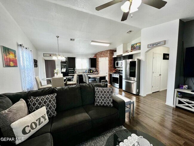 Building Photo - 749 Villa Romero Dr