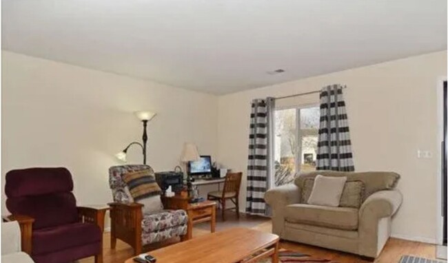 Foto del edificio - 4 Bedroom, 2 Bath Home in Fort Collins Ava...