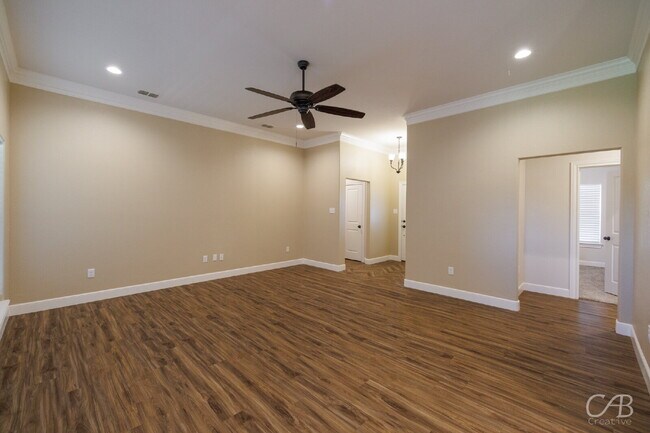 Foto del edificio - For Lease