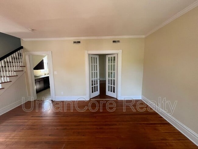 Building Photo - 3301 Rosewood Ave