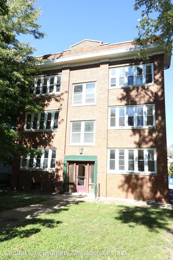 Building Photo - 731 S Grand Ave W