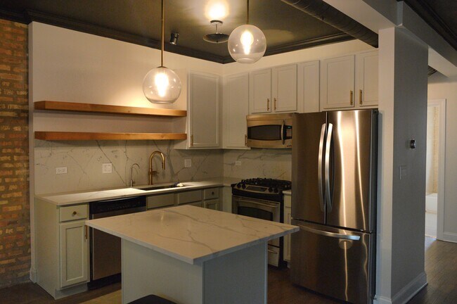 Kitchen - 1647 W Pratt Blvd
