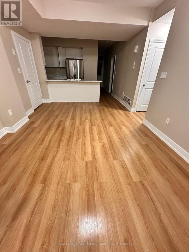 Building Photo - 383 Dundas St E