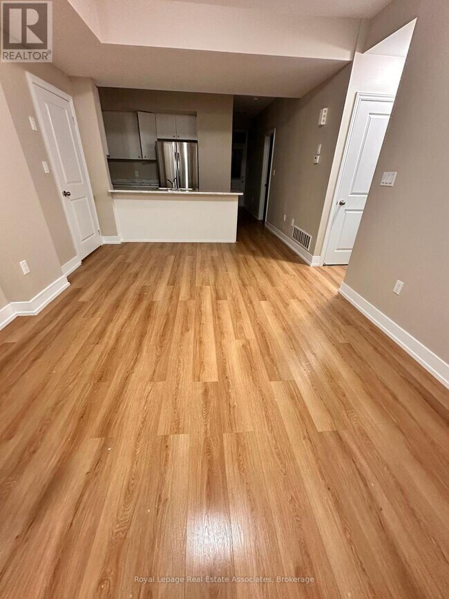 Photo du bâtiment - 383 Dundas St E