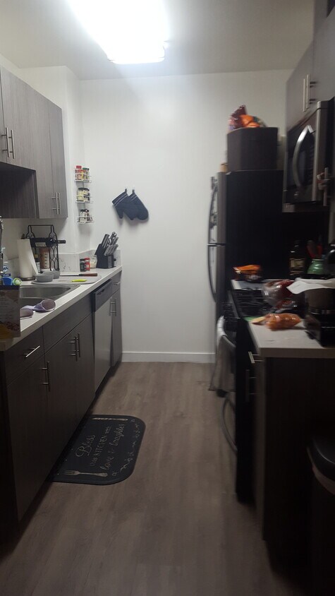 Kitchen - 817 S Manhattan Pl