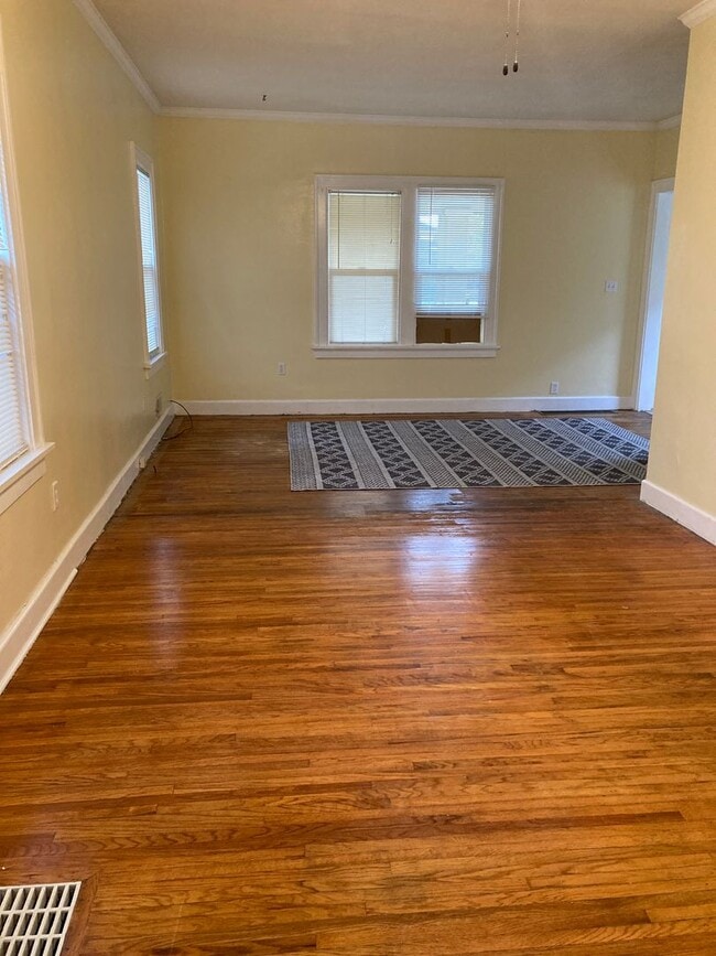 Foto del edificio - Spacious 2 Bedroom House located in West T...
