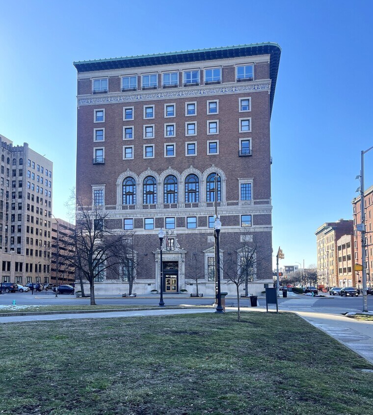 Primary Photo - 350 N Meridian St
