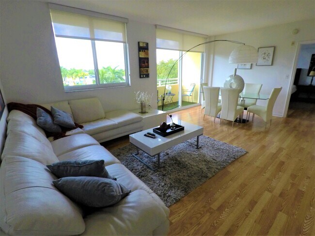 Building Photo - 2775 NE 187th St