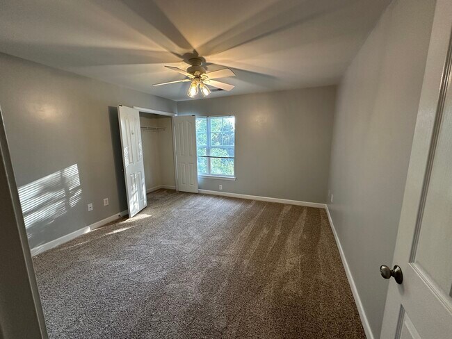 Foto del edificio - 16446 Redstone Mountain Ln