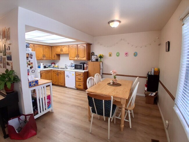 Foto del edificio - 241 E 400 N