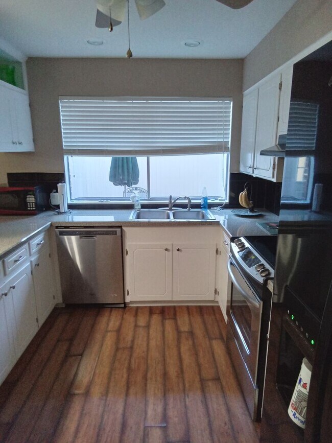 Foto del edificio - ***Broadmoor / Anderson Island Area***