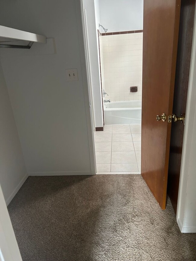 Foto del edificio - 2 Bedroom/ 1.5 Bath Townhome w/ Washer & Dryer Connection