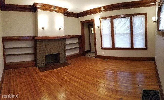 Building Photo - 3 br, 1 bath Apartment - 695 Genesee Street