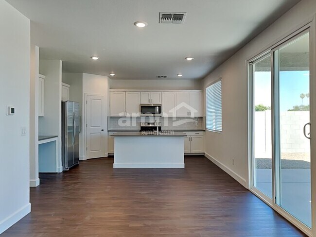 Foto del edificio - 8839 N 171st Dr