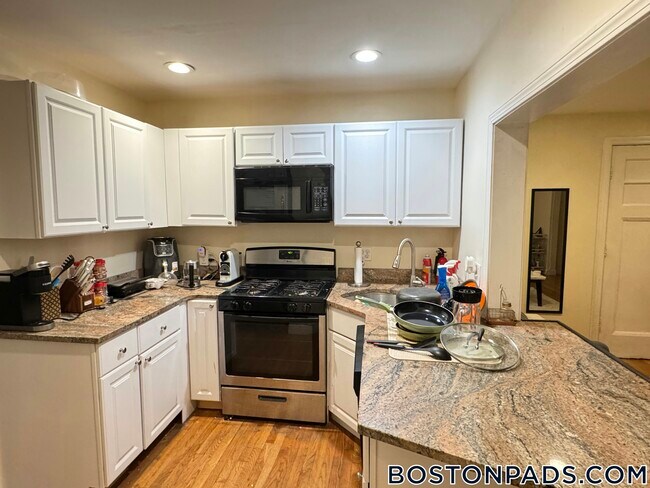 Building Photo - 62 Egmont St