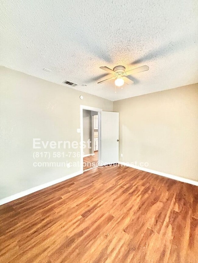 Building Photo - 3-Bedroom, 2-Bath Home with Front Patio in...