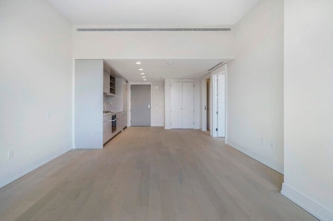 Building Photo - 550 Vanderbilt Ave