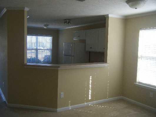 Foto del edificio - Available Mid August! Centrally Located To...