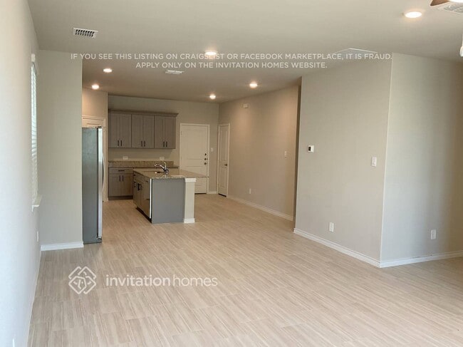 Building Photo - 7175 Blue Jay Way