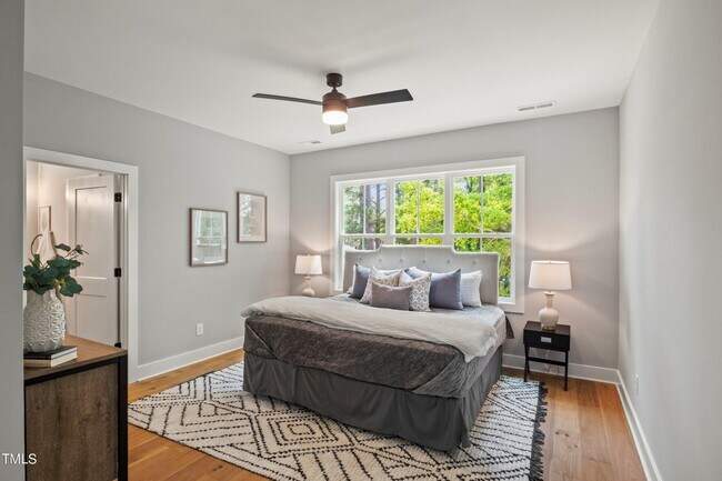 Foto del edificio - 423 Rose Ln