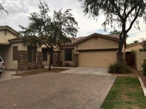 Building Photo - 2038 W Olive Way